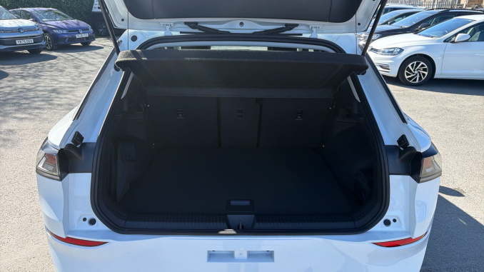 Volkswagen T-Roc 1.5 eTSI 150 Life 5dr DSG Petrol Hatchback - Image 20